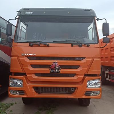 Equipamento de reboque industrial com pneus e direção hidráulica no chassi do camião Sinotruk