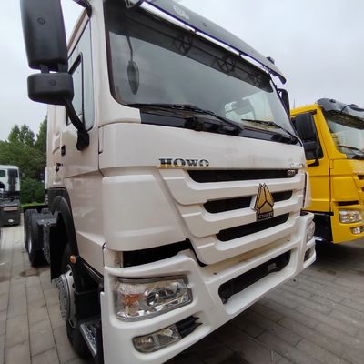 Pneus sem tubos Caminhão de transporte hidráulico com chassi Sinotruk e transmissão manual