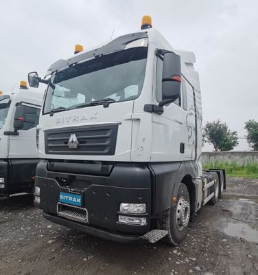 Reboque com caminhão Sinotruk Sitrak CNG
