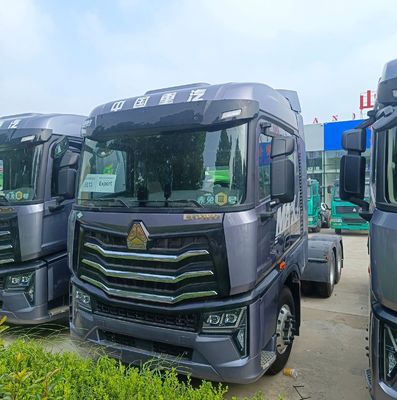 Haowo LNG Tractor Truck 6*4/4*2/6*2 A solução perfeita para transporte de carga pesada