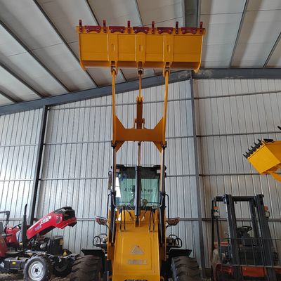 Carregador compacto amarelo com motor Euro 5 para manuseio de material preciso