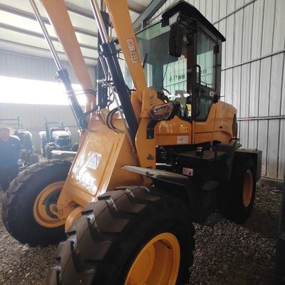 Carregador compacto amarelo com motor Euro 5 para manuseio de material preciso