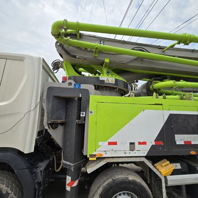 Pneus e camiões de bombeamento remodelados para chassis de camiões de bombeamento brancos no estilo de elevação frontal