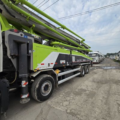 Estilo de elevação frontal Chassis Sinotruk Pump Trucks Capacidade de carga 21-30t Assentos ≤5