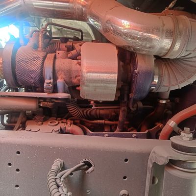 Caminhão de descarga diesel Sinotruk 6X4 com pneus certificados ISO e direção hidráulica