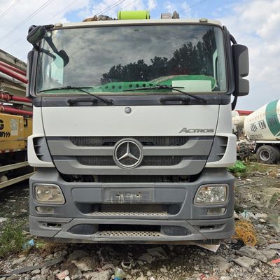 8×4 Roda motriz Chassis Sinotruk Bomba de concreto montada em caminhão com sistema de direção hidráulica