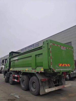 Caminhão de descarga Sinotruk com motor e assentos de carga pesada ≤ 5 cilindros, capacidade do motor 4-6L