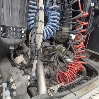 8×4 Zz4257n3247e1h 480 CV camião de reboque de semi-reboque a GNC com tanque de combustível de 1000 L e ≤5 lugares