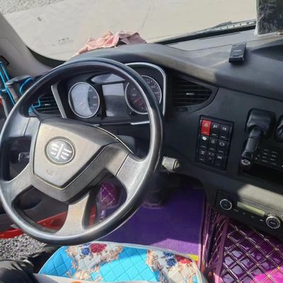 Caminhão de reboque de 400L de combustível pesado com especificações e capacidade personalizadas