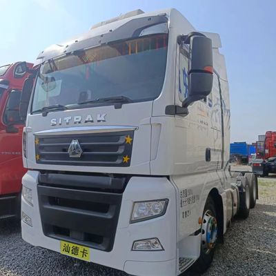 Caminhão-trator a GNC de 480 CV com motor de suspensão pneumática com capacidade de tanque de combustível &gt; 8L 400L
