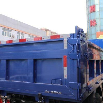 Caminhão utilitário Sinotruk com direção hidráulica e pneus