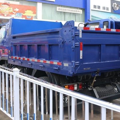 Caminhão utilitário Sinotruk com direção hidráulica e pneus