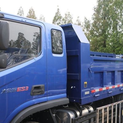 Caminhão utilitário Sinotruk com direção hidráulica e pneus