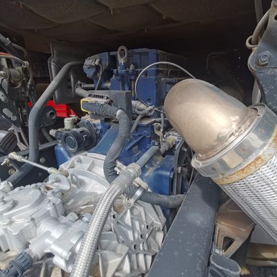 Chassi de descarga com sistema de direção hidráulica assistida e capacidade do motor de 4-6 litros