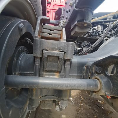 Chassi de descarga com sistema de direção hidráulica assistida e capacidade do motor de 4-6 litros