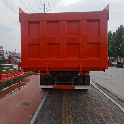 Sinotruk Chassis 6X4 Dump Truck com pneus e direção hidráulica 351-450hp