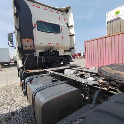 10 Caminhões-tractor de rodas e camiões de transporte com um peso bruto de 7500.000 kg