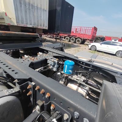 Caminhão-trator Auman Sitrak 6X4 para construção civil e transporte Capacidade de motor&gt; 8L