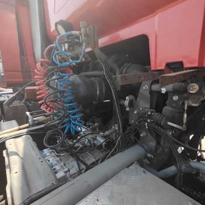 30 t Capacidade de carga Transmissão manual Tipo de transmissão pesada Sinotruk Chassis Tipper Truck