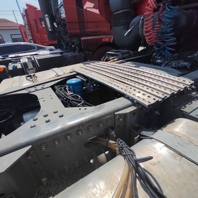 30 t Capacidade de carga Transmissão manual Tipo de transmissão pesada Sinotruk Chassis Tipper Truck