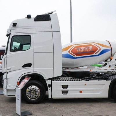 Caminhão-retrator com depósito de combustível de 600L, com assento do condutor com suspensão pneumática e capacidade do motor &gt; 8L