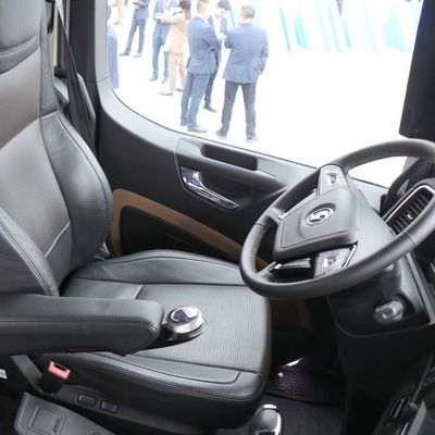 Trator Sinotruck de alta capacidade para reboque de semi-reboque Logística 6 meses Proteção