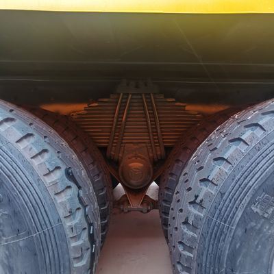 Sinotruck Carregador pesado Camião 6X4 Veículo de transporte industrial para 11m*2,55m*3,45m