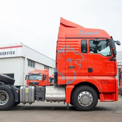 Trator Sitrak 6X4 certificado pela ISO com tanque de combustível e direção hidráulica