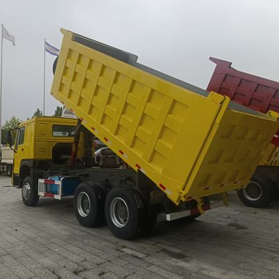 Caminhão de 6x4 usado com transmissão manual perfeito para transporte de mercadorias