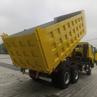 Caminhão de 6x4 usado com transmissão manual perfeito para transporte de mercadorias