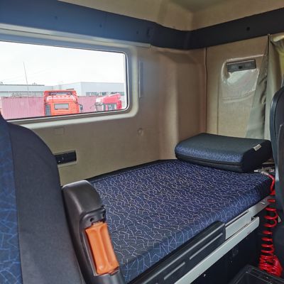 Sinotruck HOWO camião de reboque com depósito de combustível de 1000L ZZ4257N3247E1H e 6 meses