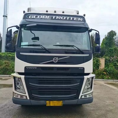 Reboque de carga pesada tornado fácil com o poderoso Volvo Tractor Truck e o assento de suspensão aérea