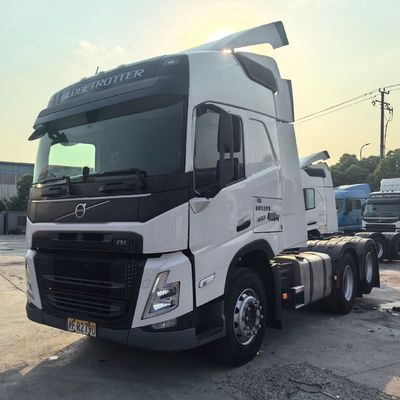 Reboque de carga pesada tornado fácil com o poderoso Volvo Tractor Truck e o assento de suspensão aérea