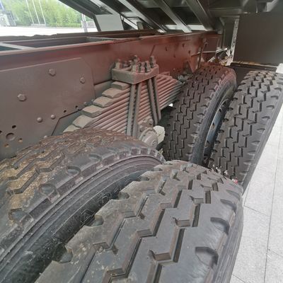 Caminhão de descarga de chassi Sinotruk personalizado com design de pneus sem tubos e assistência de energia