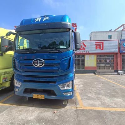 Camião Jiefang J7 com motor de 560 cavalos de potência Euro 5 padrão de emissões 6.8x2.5x3.8m