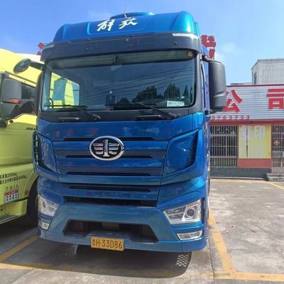 Remolque de longa distância de 560 cv com banco de suspensão a ar e depósito de combustível de 400 l