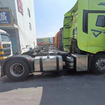 Remolque de longa distância de 560 cv com banco de suspensão a ar e depósito de combustível de 400 l