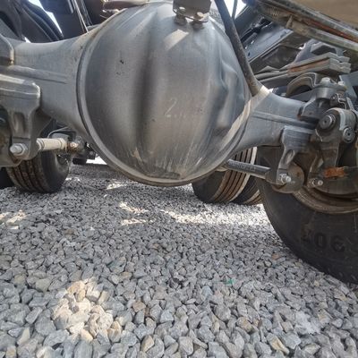 Veículo pesado Caminhão de descarga de direção hidráulica a 8,5x2,6x3,6m Capacidade de carga 21-30t