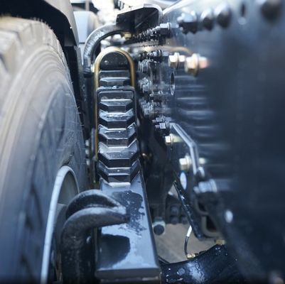 Trator Sinotruck de tanque de combustível de 400L para requisitos de reboque de carga pesada personalizados