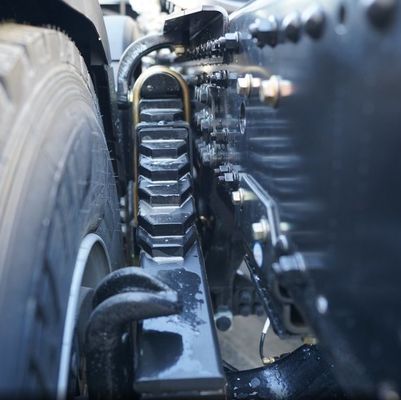 Reboque de tractor pesado Euro 5 com assento de suspensão a ar e caixa de carga de aço carbono