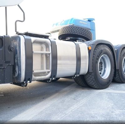 Caminhão FAW usado com cadeira de suspensão a ar e tanque de combustível de 600L em boas condições