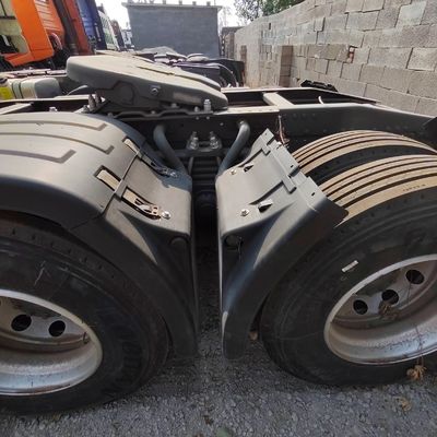 Sinotruck 480HP Semi-trailer com assento de suspensão a ar e 8.800kg de peso bruto do pacote