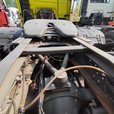 Sinotruck 480HP Semi-trailer com assento de suspensão a ar e 8.800kg de peso bruto do pacote