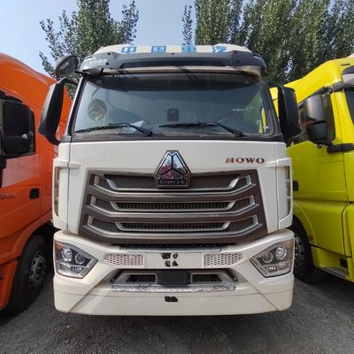 Caminhão tractor 6X4 usado com pneus sem tubo e 351-450 cv