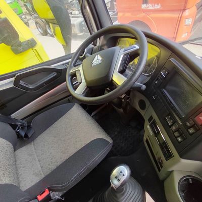 Caminhão tractor 6X4 usado com pneus sem tubo e 351-450 cv