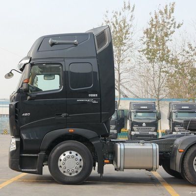 Caixa de carga de aço carbono de 31 a 40 t HOWO Série A7 6X4 Camião de reboque de 400 CV com tanque de combustível de 600 L