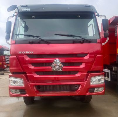 Chassis e pneus Sinotruk utilizados na estrutura de veículos industriais para tarefas pesadas