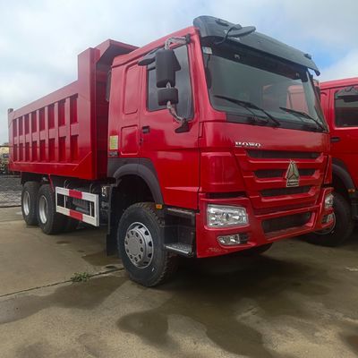 Chassis e pneus Sinotruk utilizados na estrutura de veículos industriais para tarefas pesadas