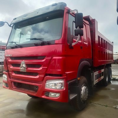 Chassis e pneus Sinotruk utilizados na estrutura de veículos industriais para tarefas pesadas