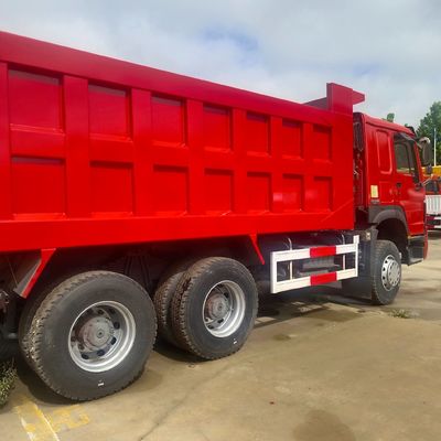 Chassis e pneus Sinotruk utilizados na estrutura de veículos industriais para tarefas pesadas